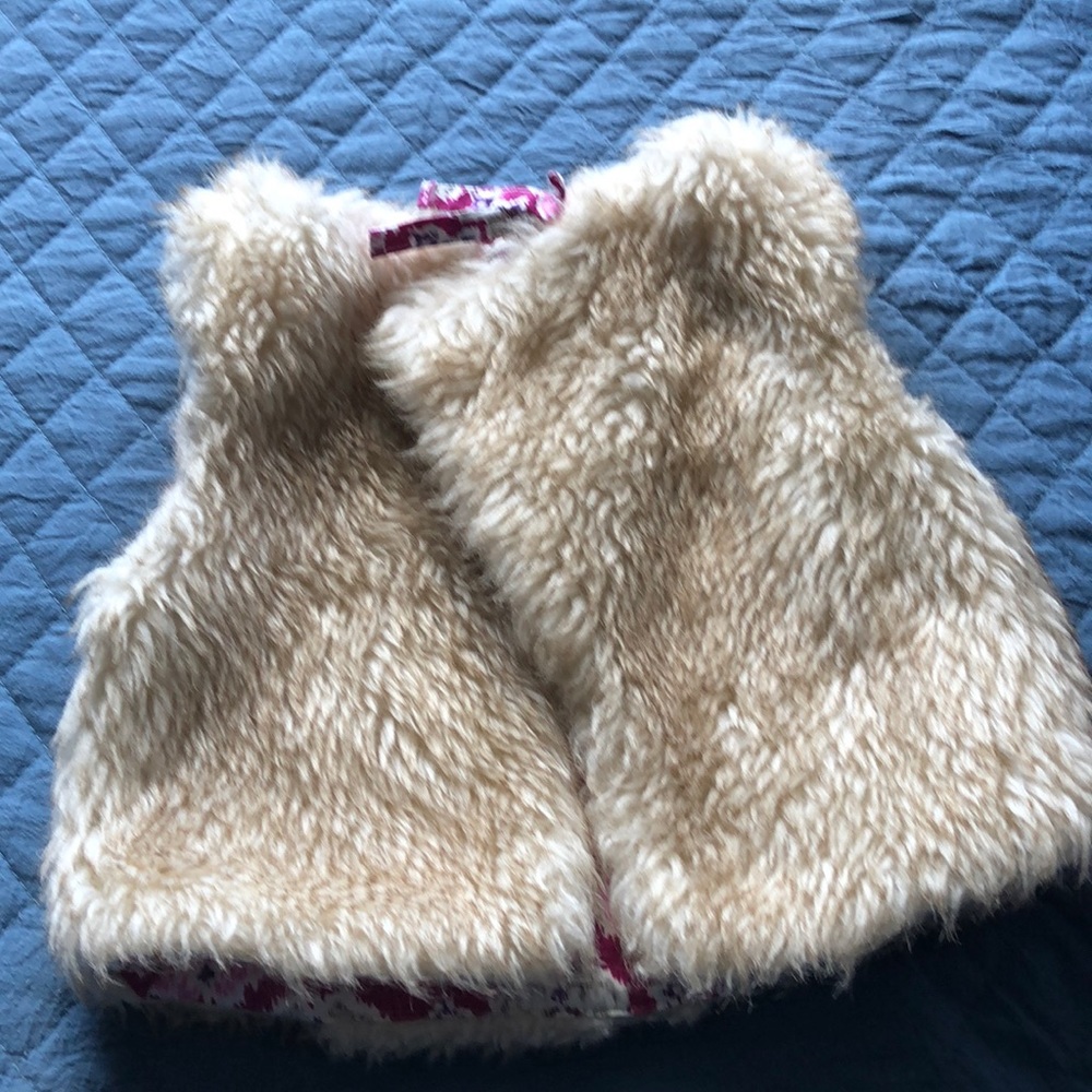 ❤️3X20 TORI SPELLING FURRY REVERSIBLE VEST | 3 - Picture 2 of 8